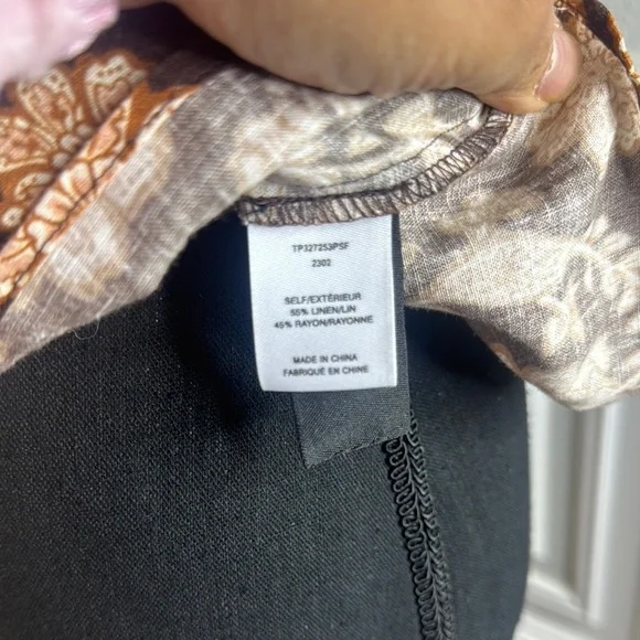 DEREK LAM 10 CROSBY
Rhea Printed Linen Blend Top - Picture 10 of 10